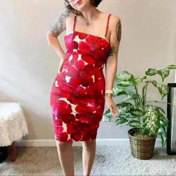 Guess Dresses & Skirts - Vintage Guess‎ floral bodycon dress
